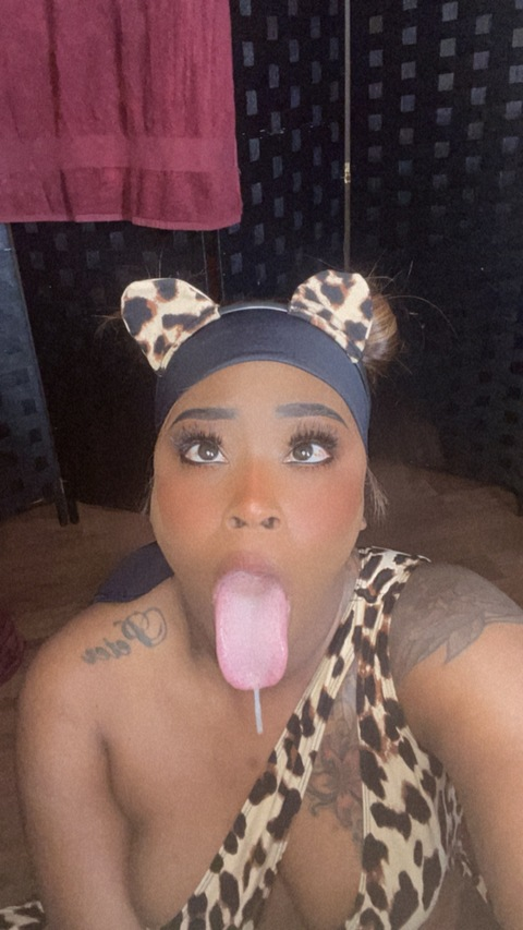 luscious0301 photo 1