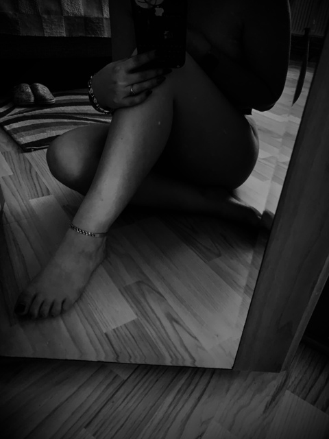 monochromegirl photo 1